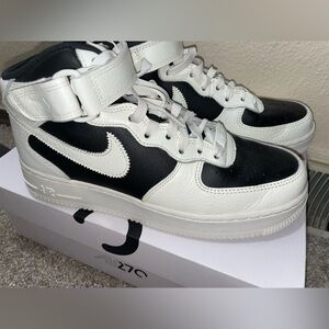 Brand new Nike Air Force 1 ‘07 mid. M 8/ W 9.5
